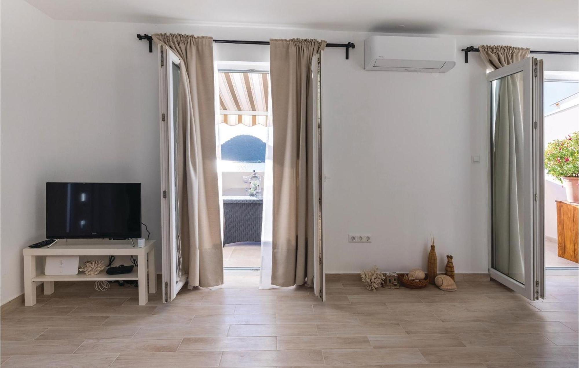 Awesome Apartment In Blace With House Sea View Exterior foto