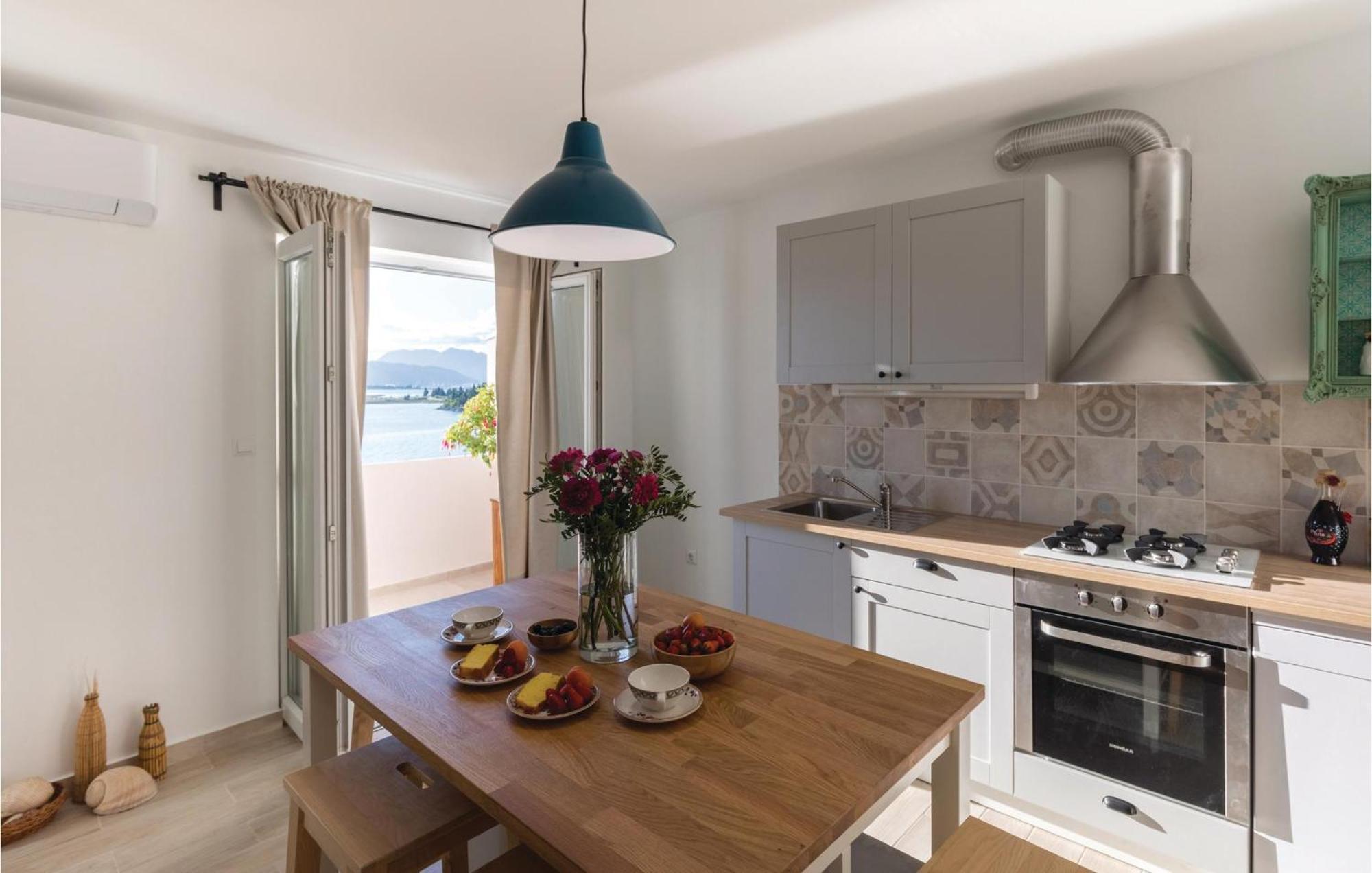 Awesome Apartment In Blace With House Sea View Exterior foto